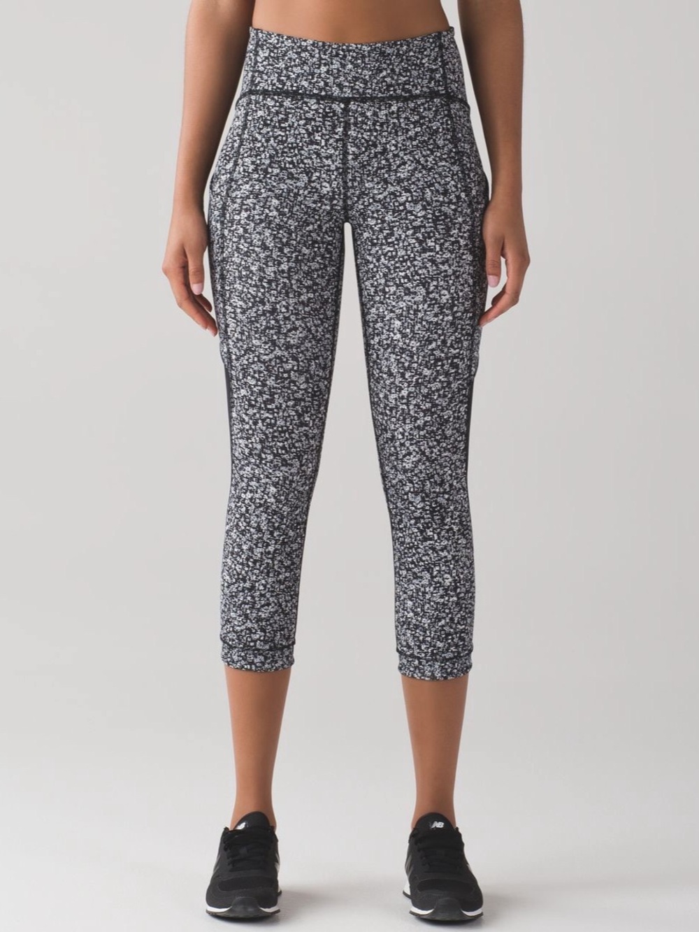 Lululemon Sole Training Crop Daisy Dust Alpine Size 8